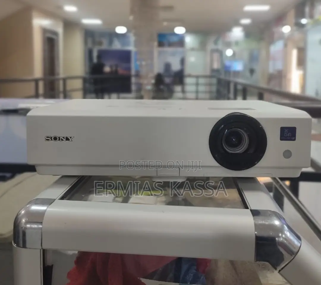 Brand New Sony VPL-DX 102 PROJECTOR