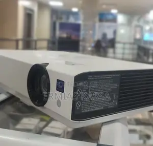 Brand New Sony VPL-DX 102 PROJECTOR