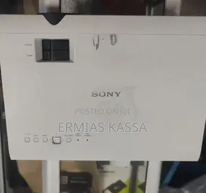 Brand New Sony VPL-DX 102 PROJECTOR