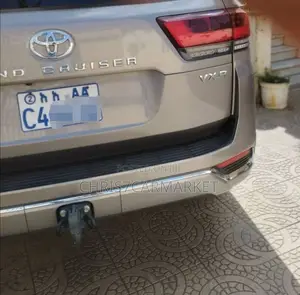 Toyota Land Cruiser 2023 Gold