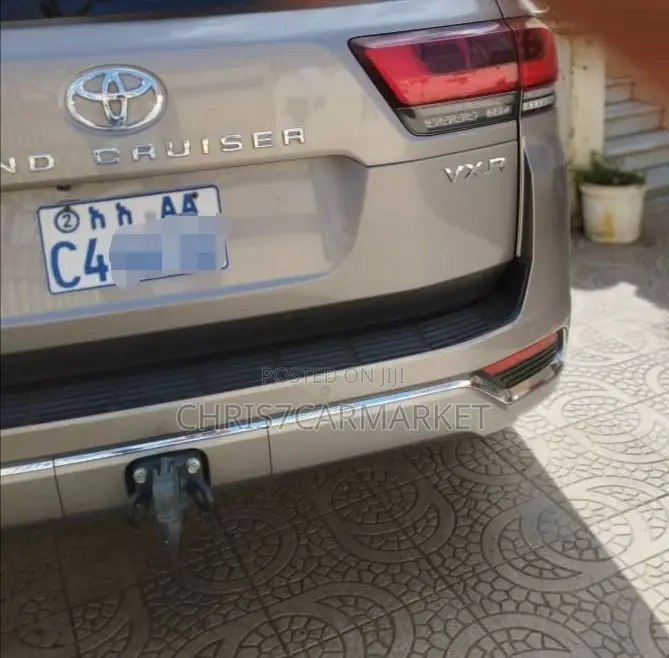 Toyota Land Cruiser 2023 Gold