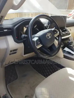 Toyota Land Cruiser 2023 Gold