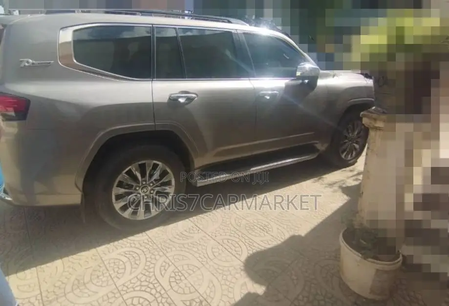 Toyota Land Cruiser 2023 Gold