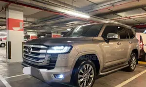 Photo - Toyota Land Cruiser 2023 Gold