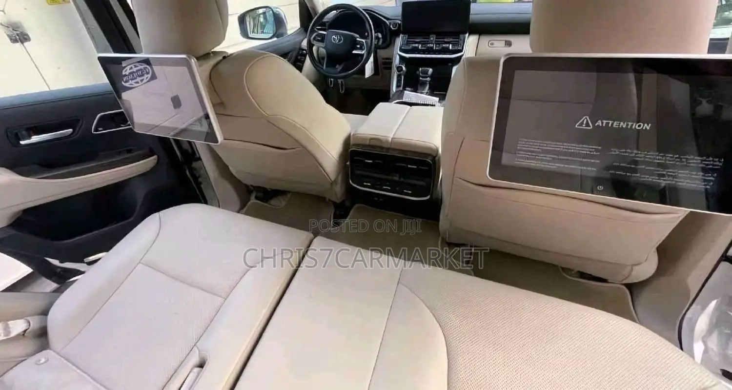 Toyota Land Cruiser 2023 Gold