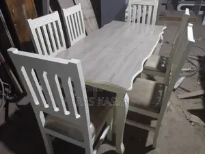 የገበታ ጠረጴዛ ከ 6 ወንበር ጋር በዋንዛ የተሰራ