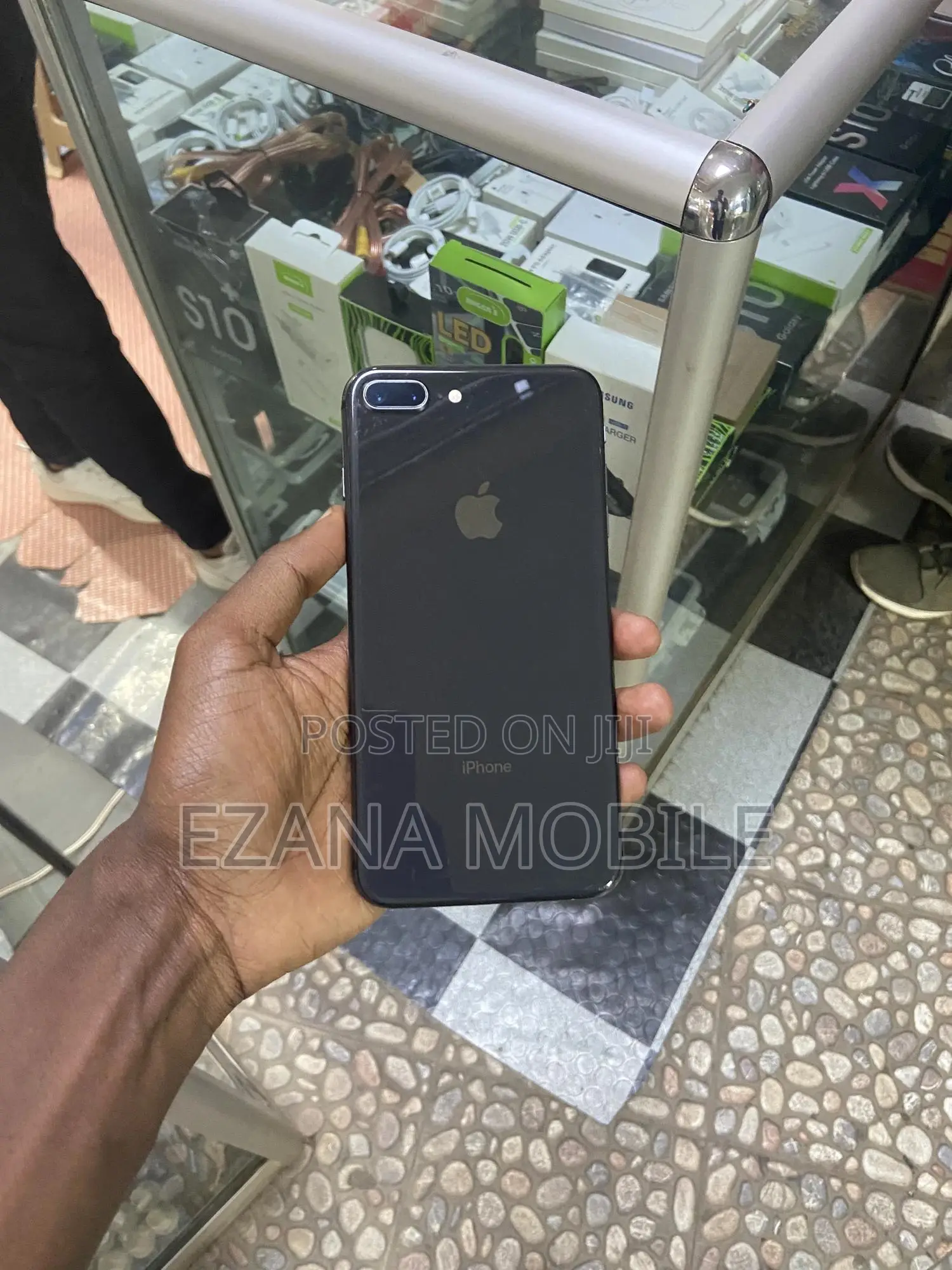 Apple iPhone 8 Plus 64 GB Black