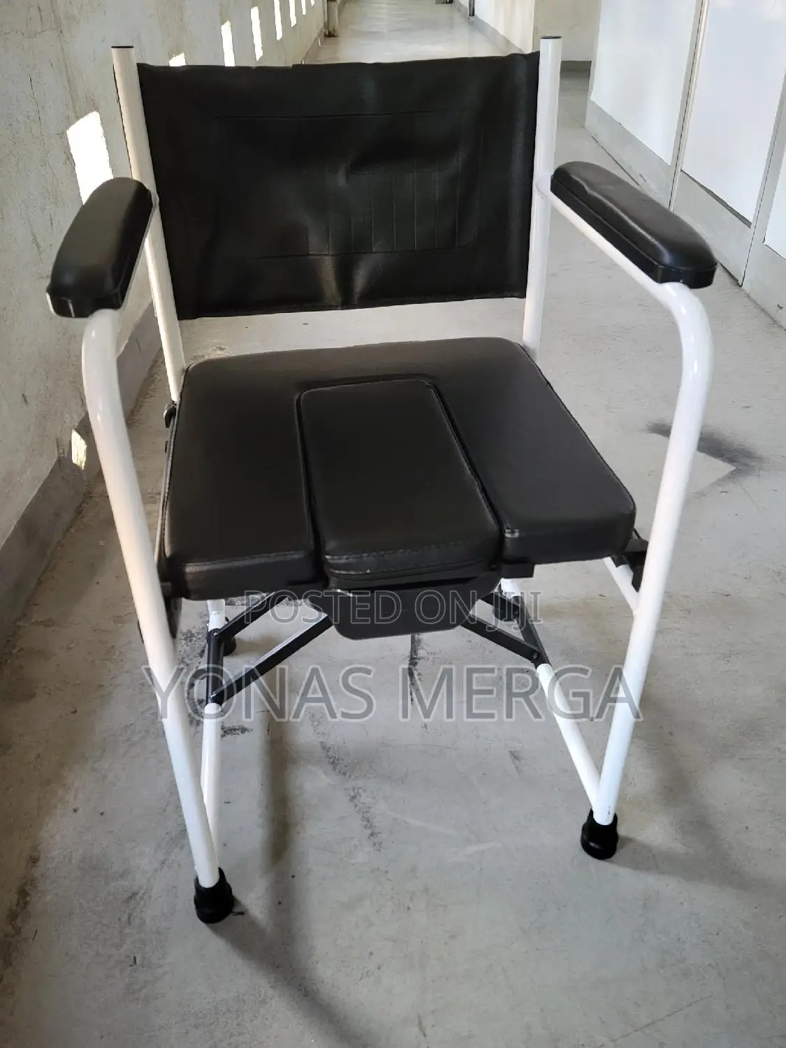 ወንበር¶Toilet Chair\Commode Chair§Popo Chair●Toilet Chair:የሽንት