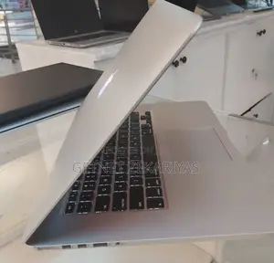 Photo - New Laptop Apple MacBook Pro 2017 16GB Intel Core I7 SSD 512GB