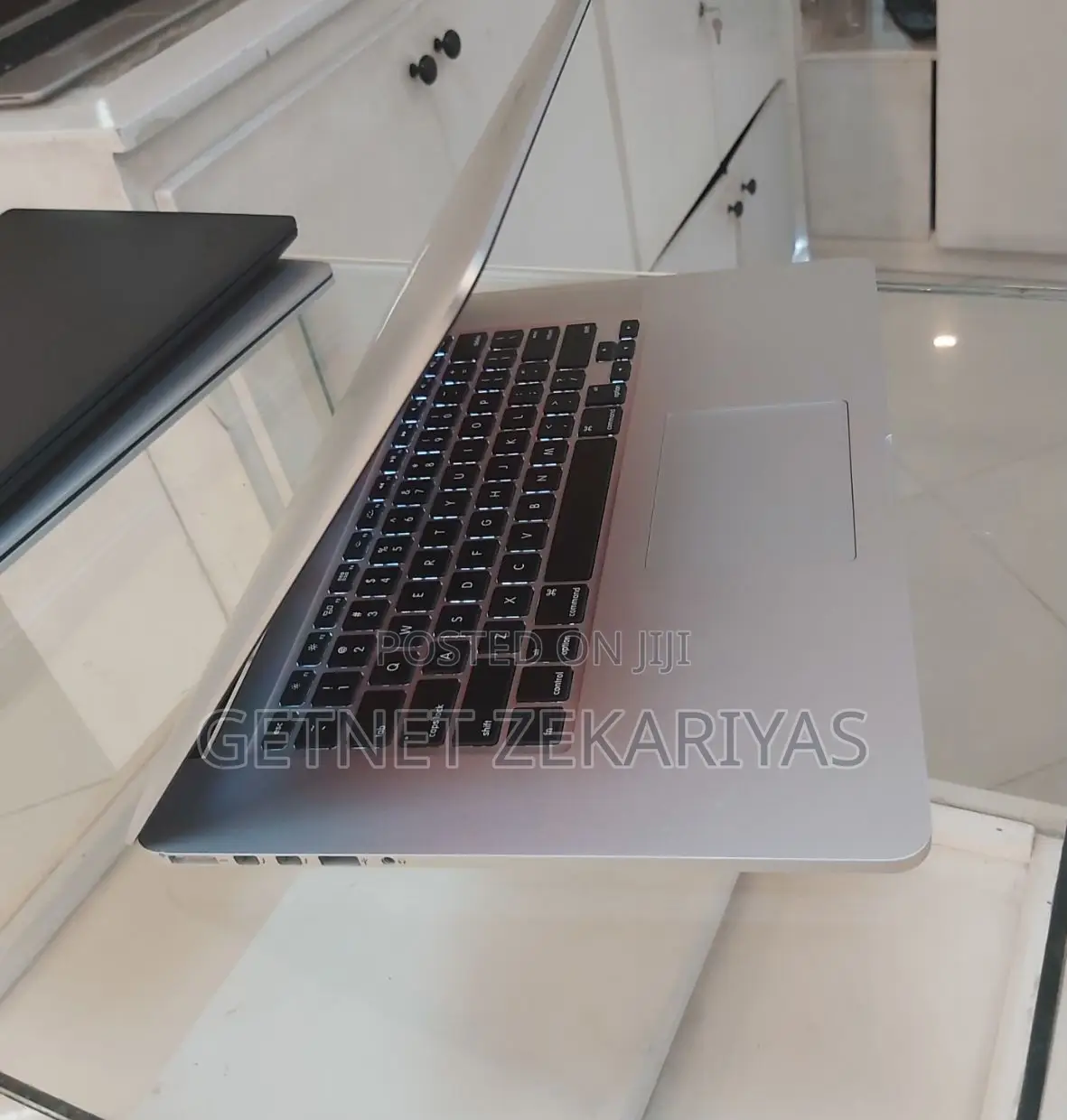 New Laptop Apple MacBook Pro 2017 16GB Intel Core I7 SSD 512GB