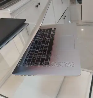 New Laptop Apple MacBook Pro 2017 16GB Intel Core I7 SSD 512GB