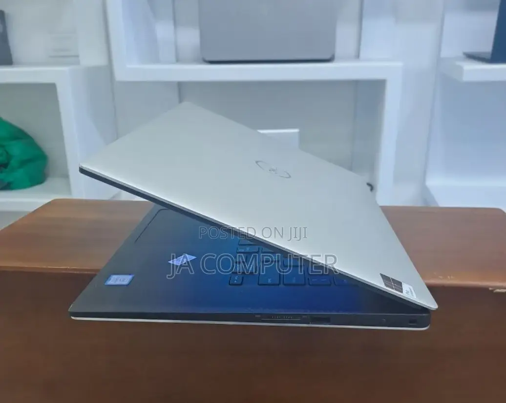 New Laptop Dell Precision 5530 16GB Intel Core I7 SSD 512GB