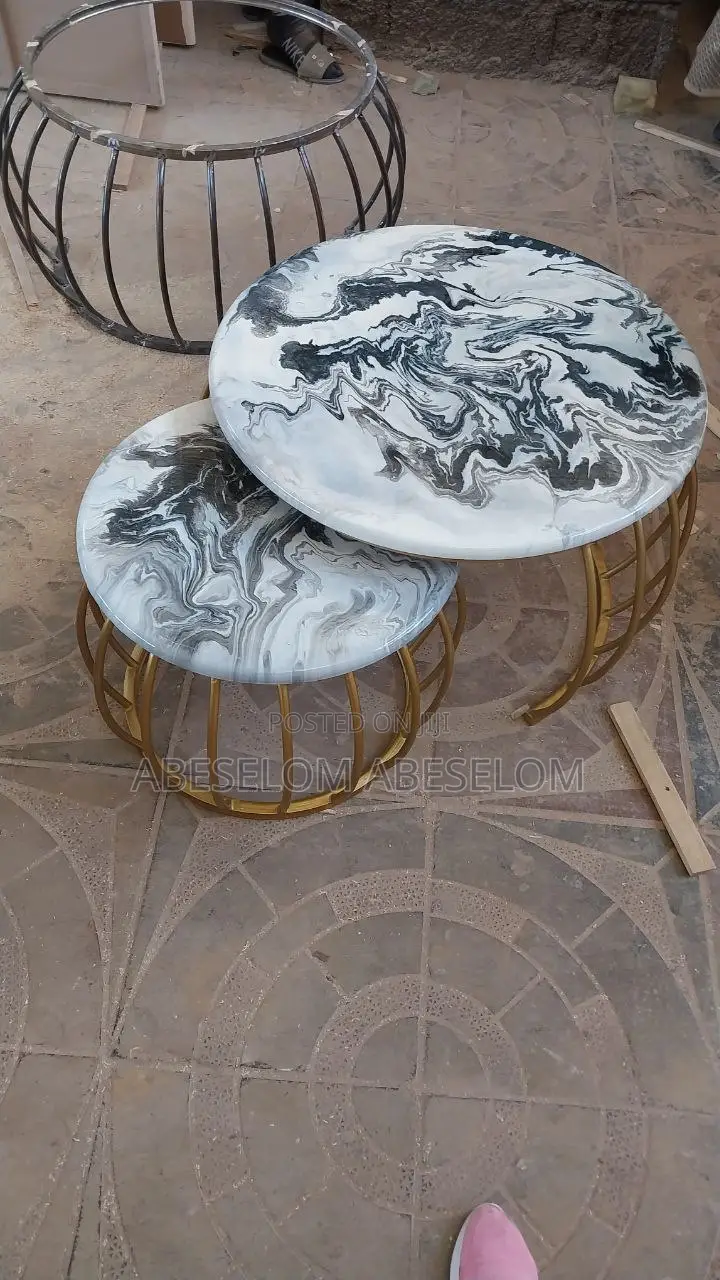 በኢፖክሲ የተሰሩ የሶፋ ጠረጴዛ