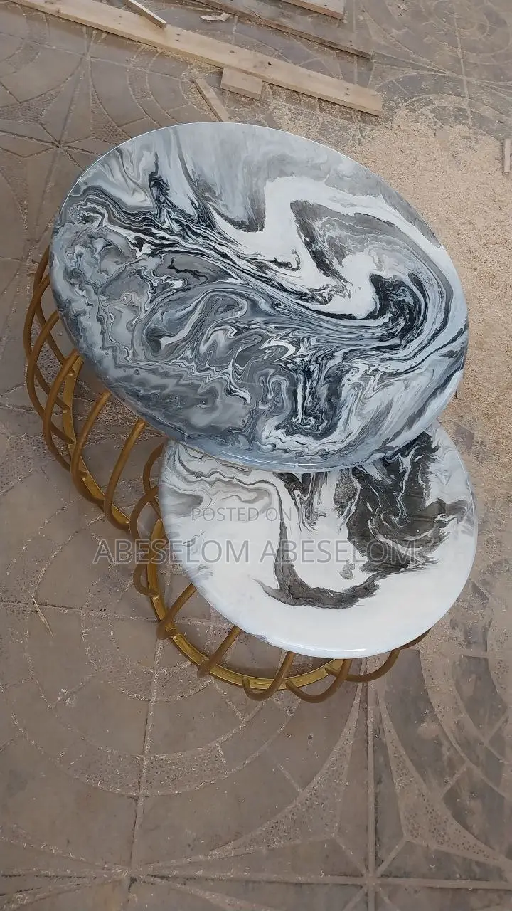 በኢፖክሲ የተሰሩ የሶፋ ጠረጴዛ