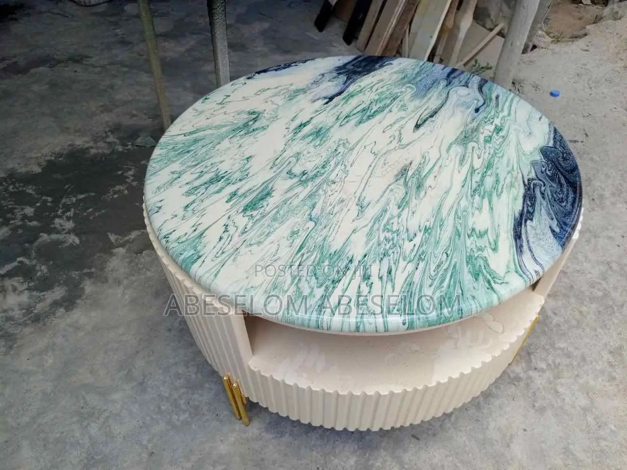 በ ኢፖክሲ የተሰሩ የሶፋ ጠረጴዛ