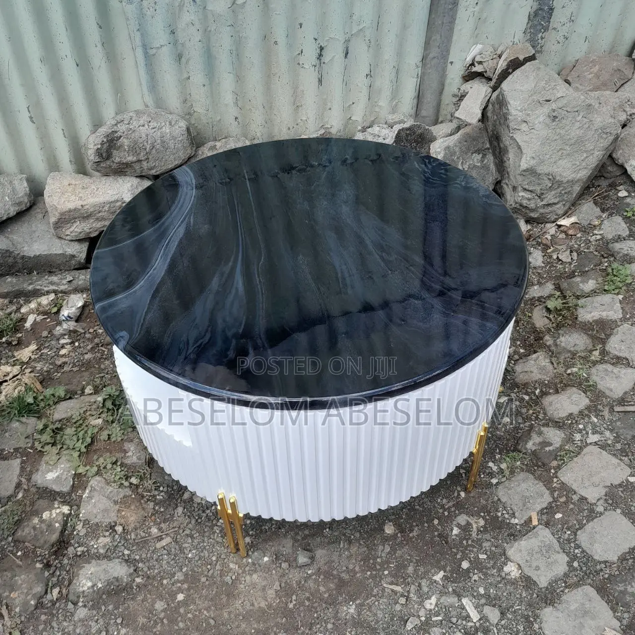 በ ኢፖክሲ የተሰሩ የሶፋ ጠረጴዛ