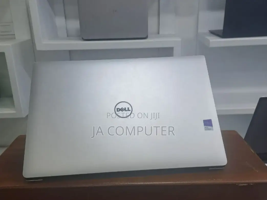 New Laptop Dell Precision 5540 16GB Intel Core I7 SSD 512GB