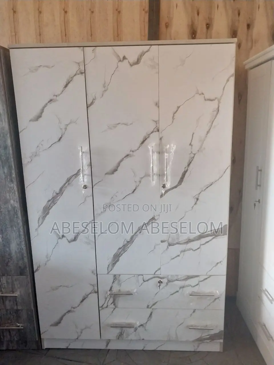 1,20 Cm በላምኔት የተሰሩ ቁምሳጥን