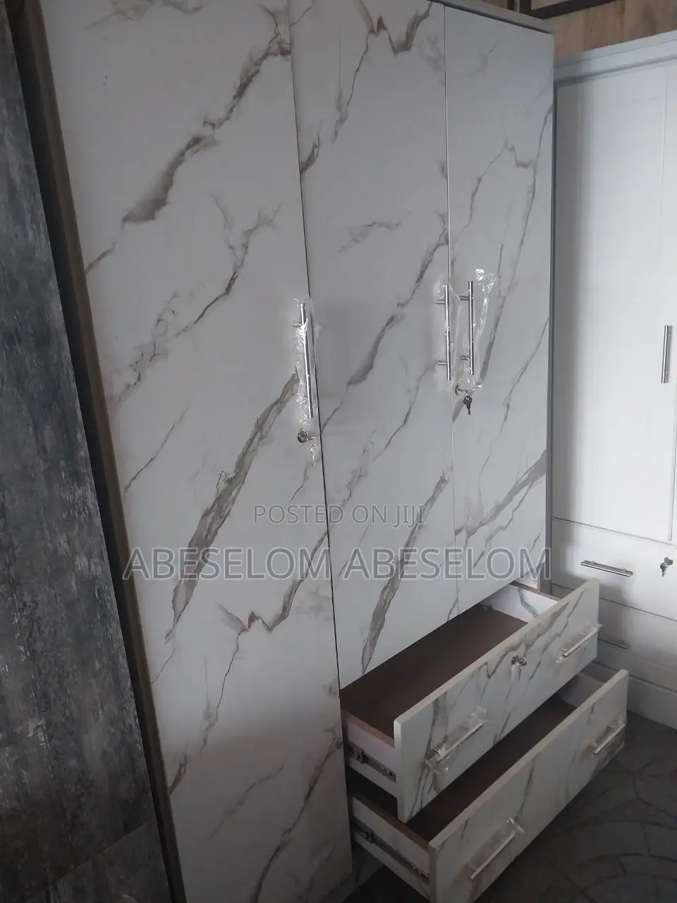 1,20 Cm በላምኔት የተሰሩ ቁምሳጥን