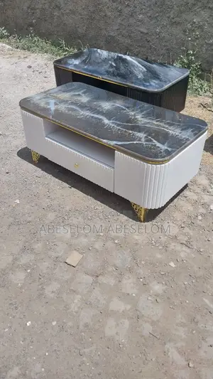 በ ኢፖክሲ የተሰሩ የሶፋ ጠረጴዛ