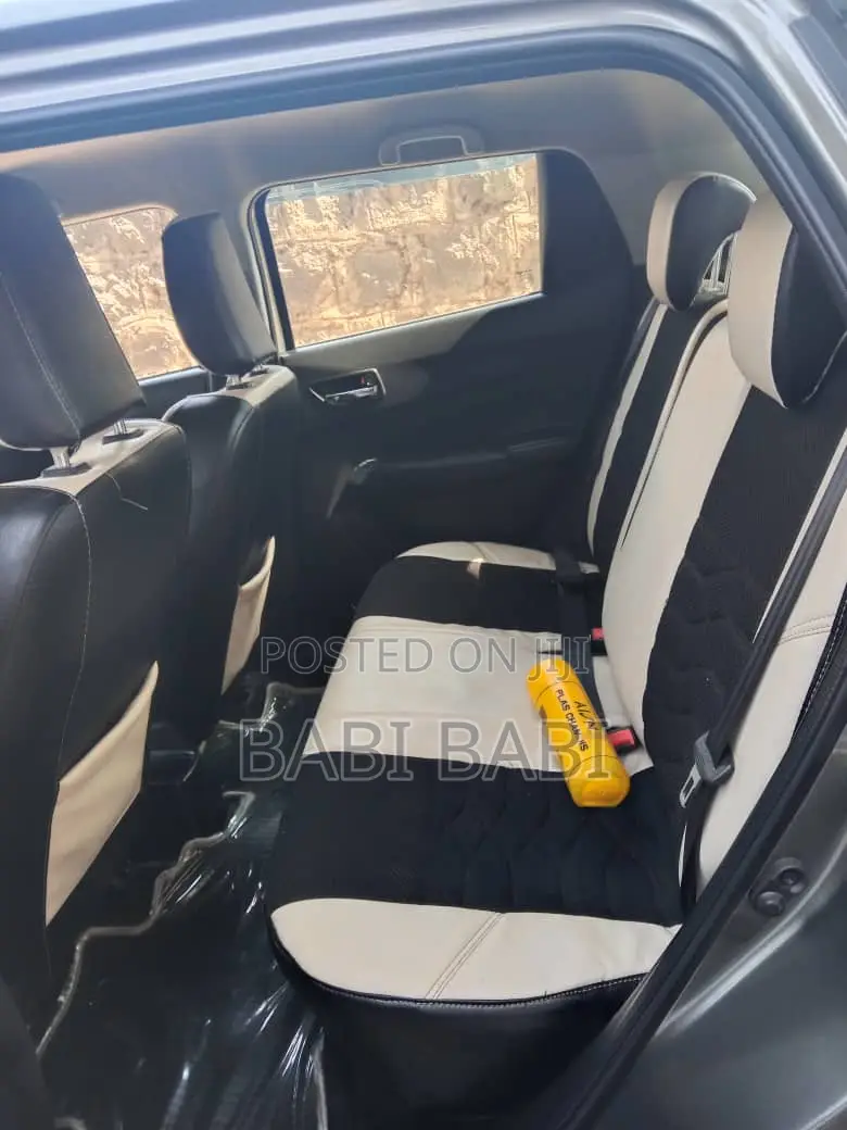 Suzuki Swift 2022 Gray