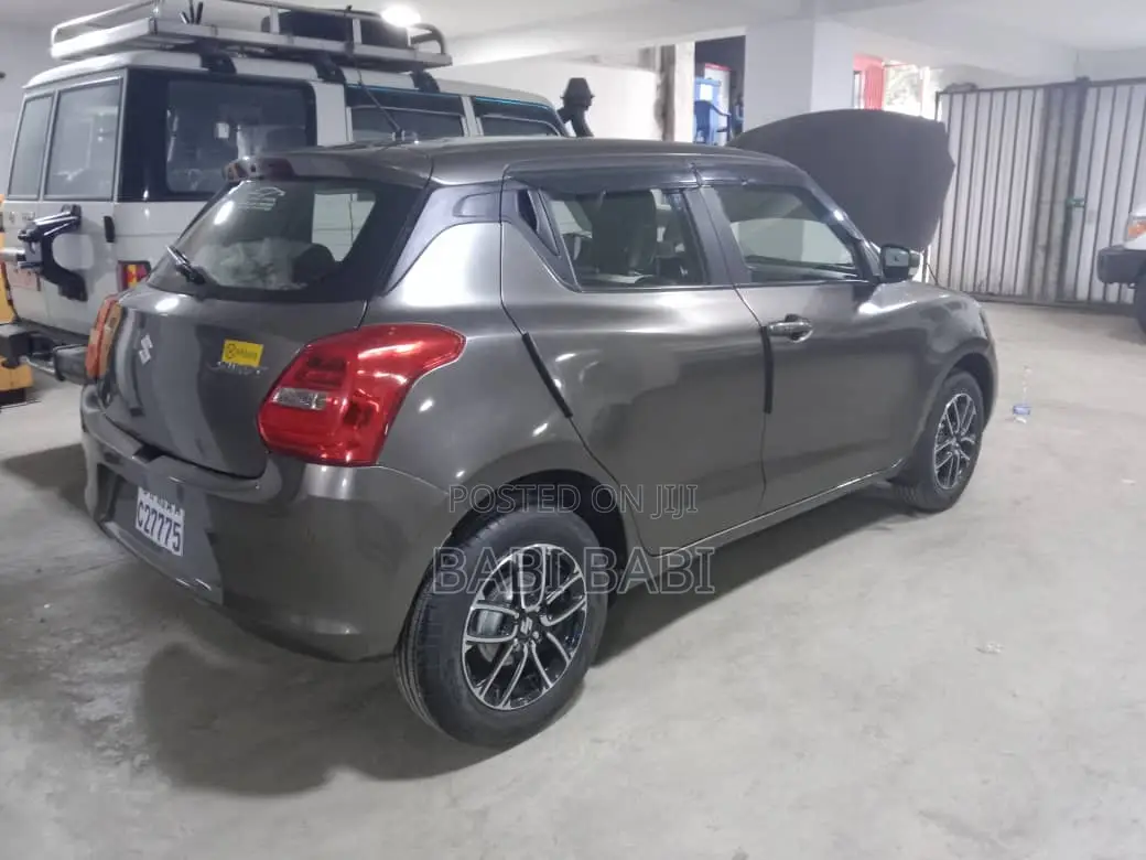 Suzuki Swift 2022 Gray