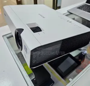 Sony Projector VPL-Dx102