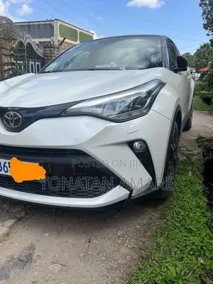 Photo - Toyota C-HR 2021 White