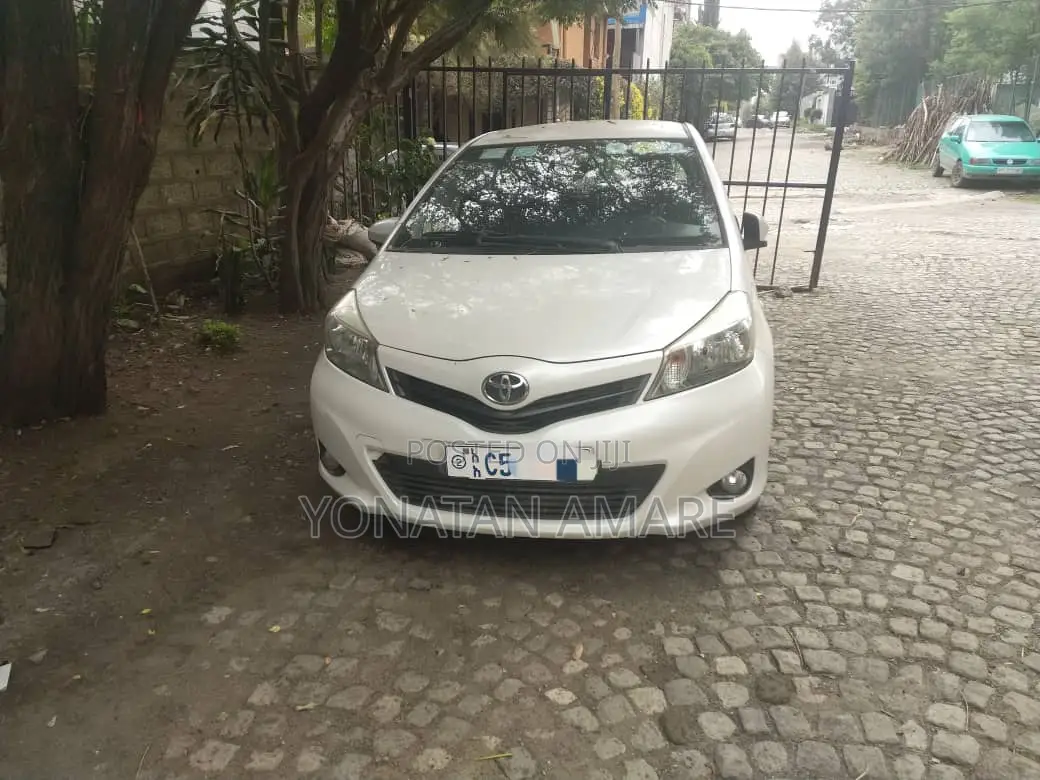 Toyota Yaris 2012 White