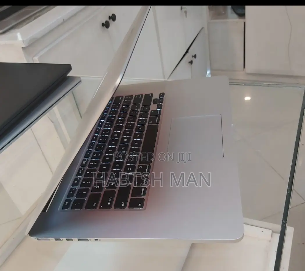 New Laptop Apple MacBook Pro 2015 16GB Intel Core i7 SSD 512GB