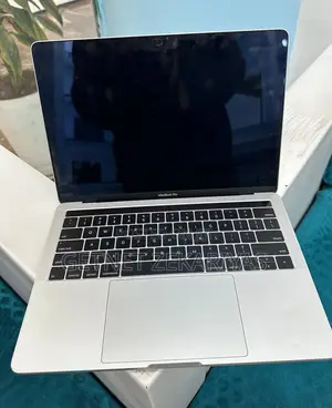New Laptop Apple MacBook Pro 2018 16GB Intel Core I7 SSD 512GB