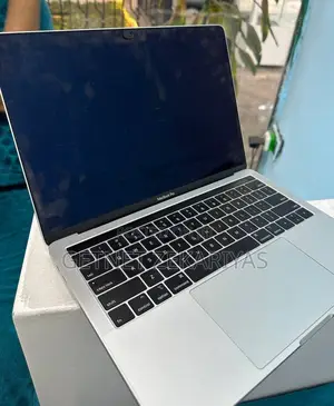 New Laptop Apple MacBook Pro 2018 16GB Intel Core I7 SSD 512GB