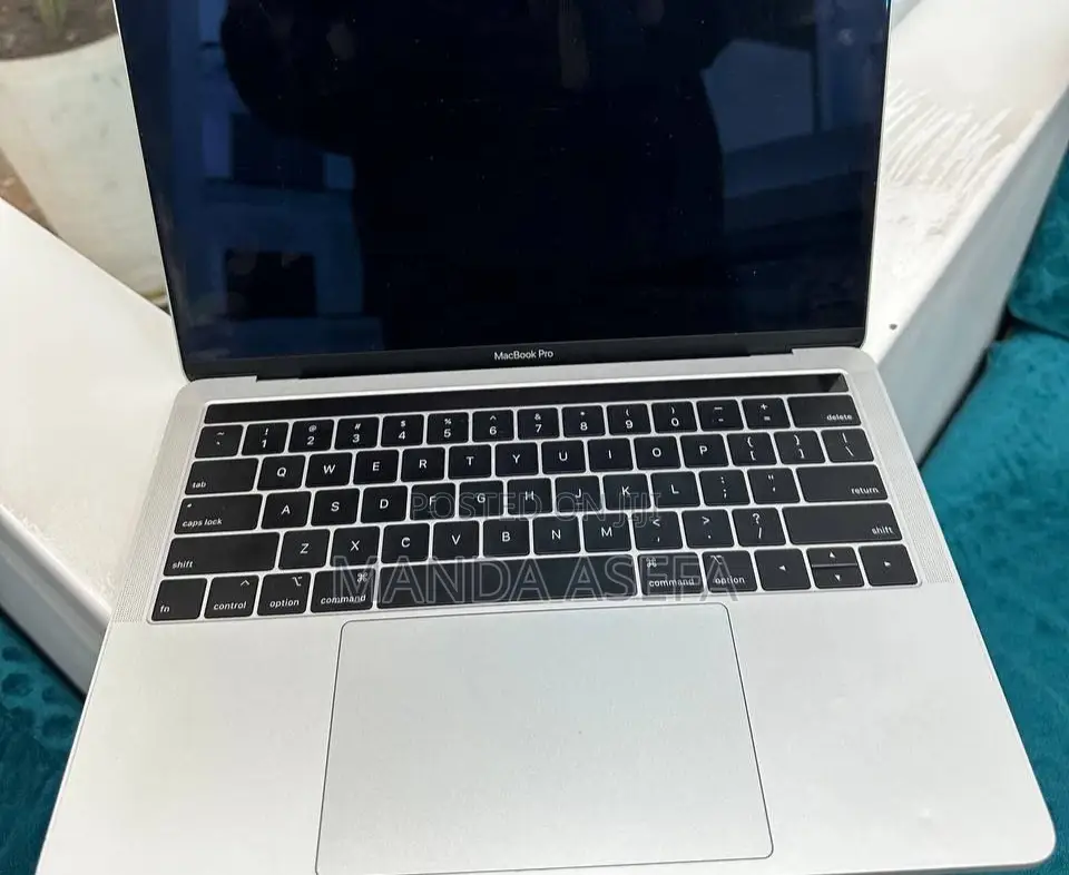 New Laptop Apple MacBook Pro 2018 16GB Intel Core I7 SSD 512GB