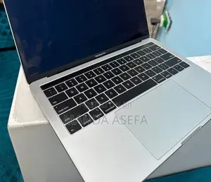 New Laptop Apple MacBook Pro 2018 16GB Intel Core I7 SSD 512GB