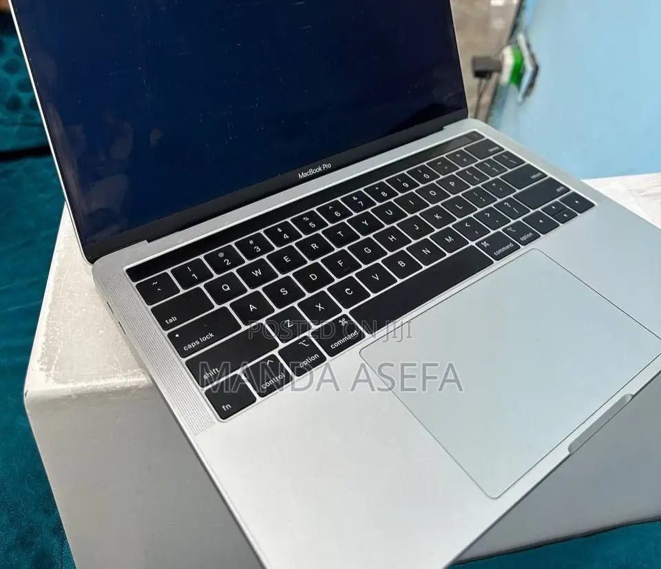 New Laptop Apple MacBook Pro 2018 16GB Intel Core I7 SSD 512GB