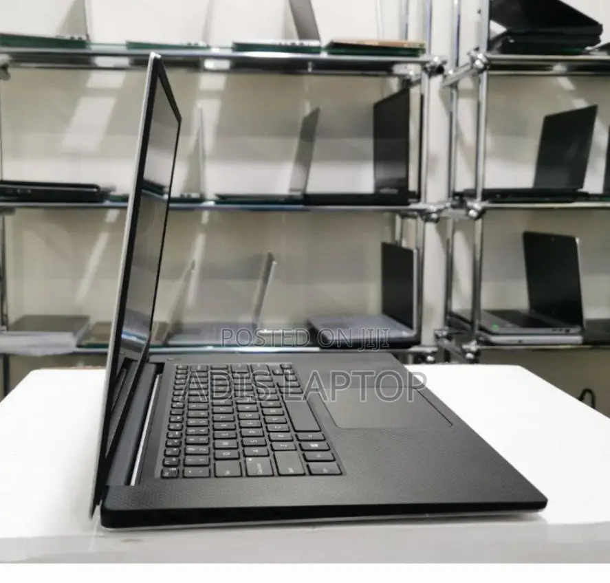 New Laptop Dell Precision 5520 16GB Intel Core I7 SSD 512GB