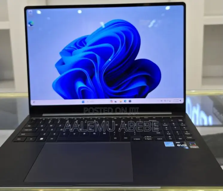 New Laptop Samsung 16GB Intel Core I7 SSD 1T