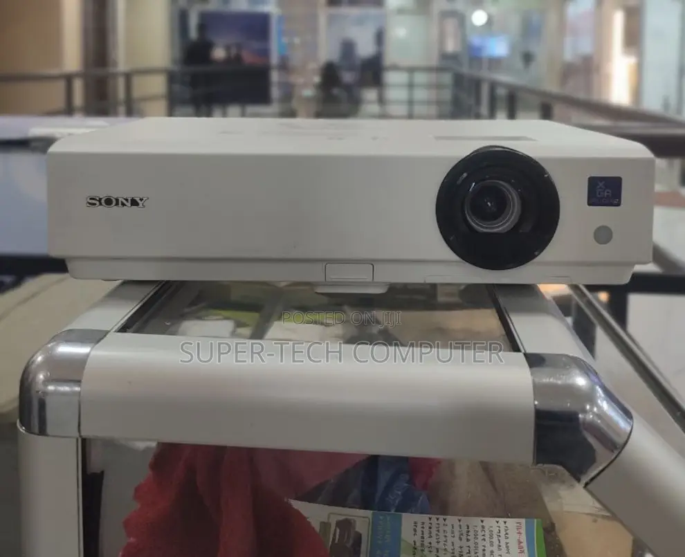 Sony DX102 Projector