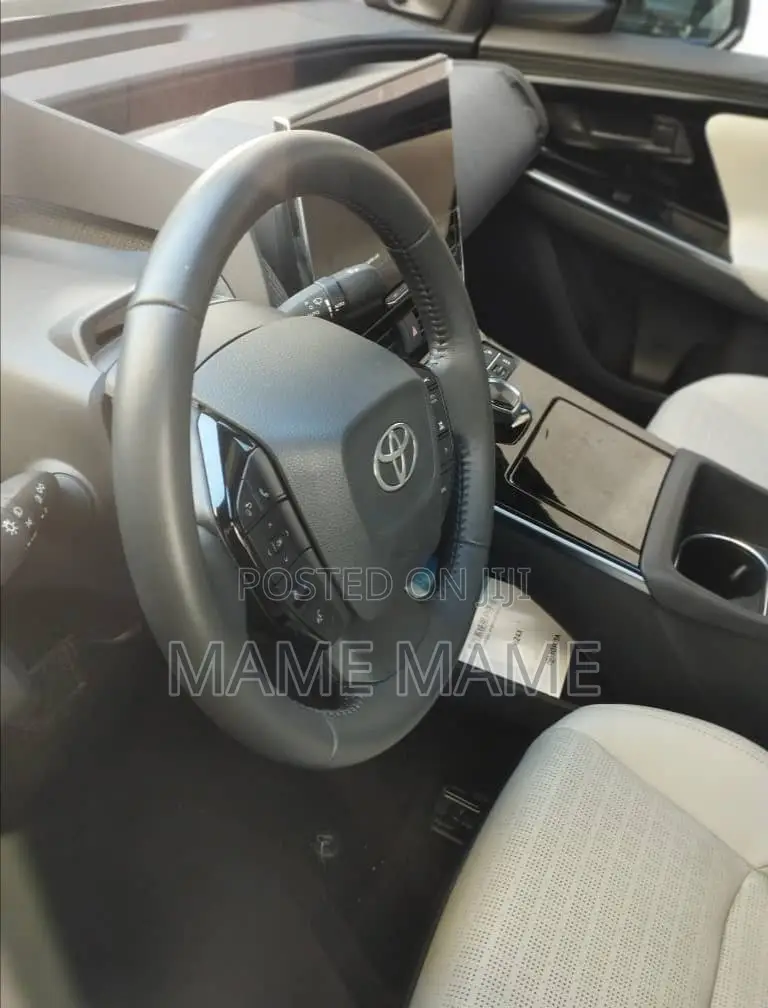 New Toyota Corolla Cross 2023 White