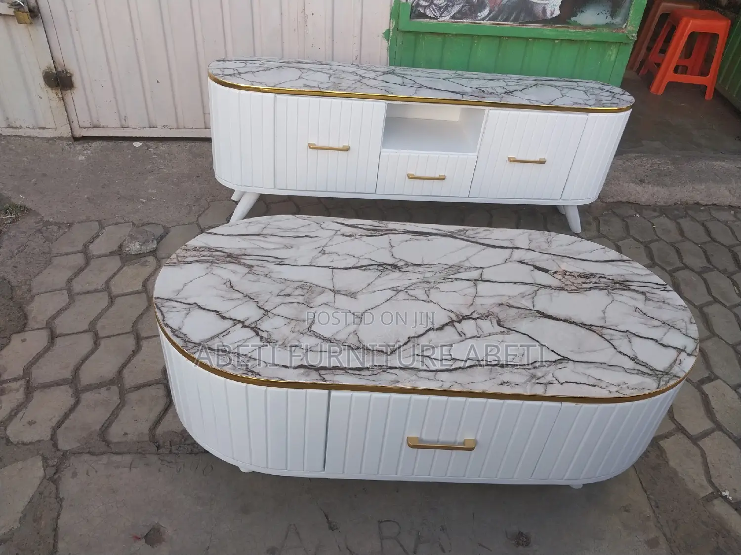 ቲቪስታንድእናቴብል