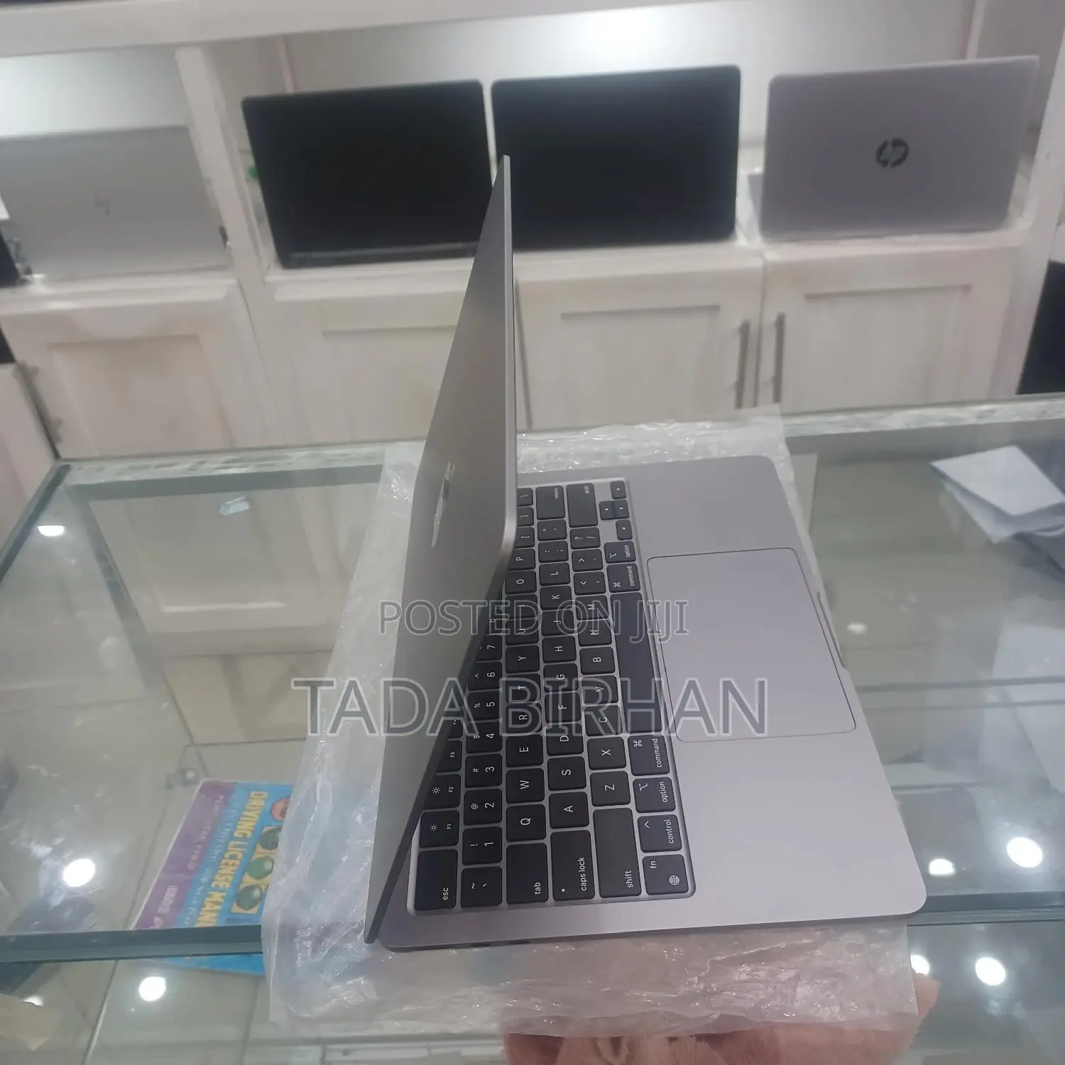 New Laptop Apple MacBook Air 2022 M2 8GB Apple M2 SSD 256GB