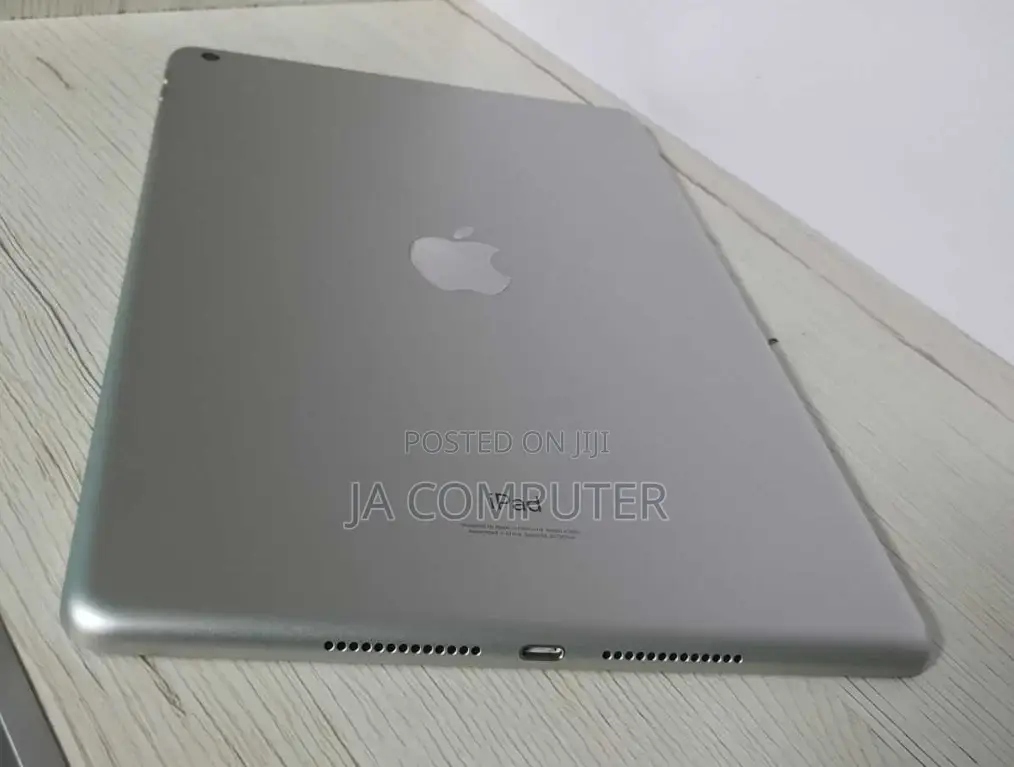 New Apple iPad 10.2 (2021) 64 GB Silver