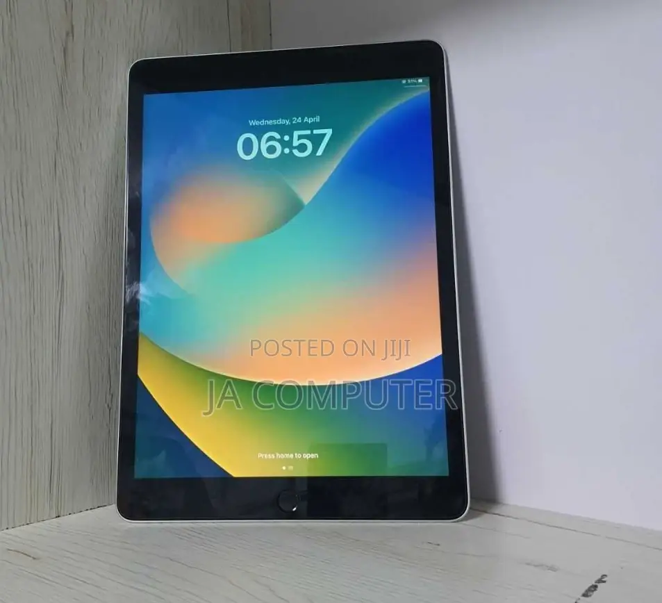 New Apple iPad 10.2 (2021) 64 GB Silver