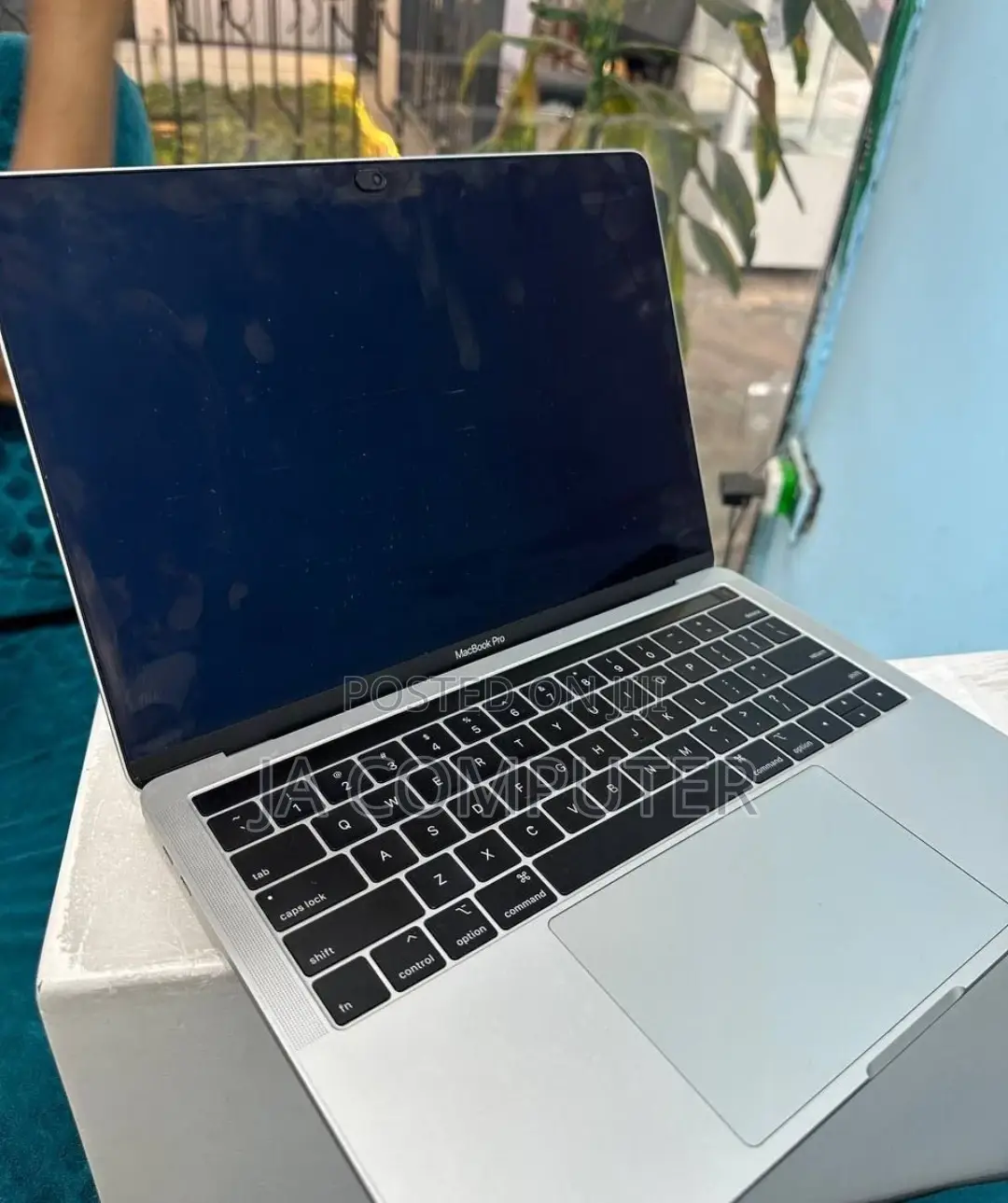 New Laptop Apple MacBook Pro 2018 16GB Intel Core I5 SSD 512GB