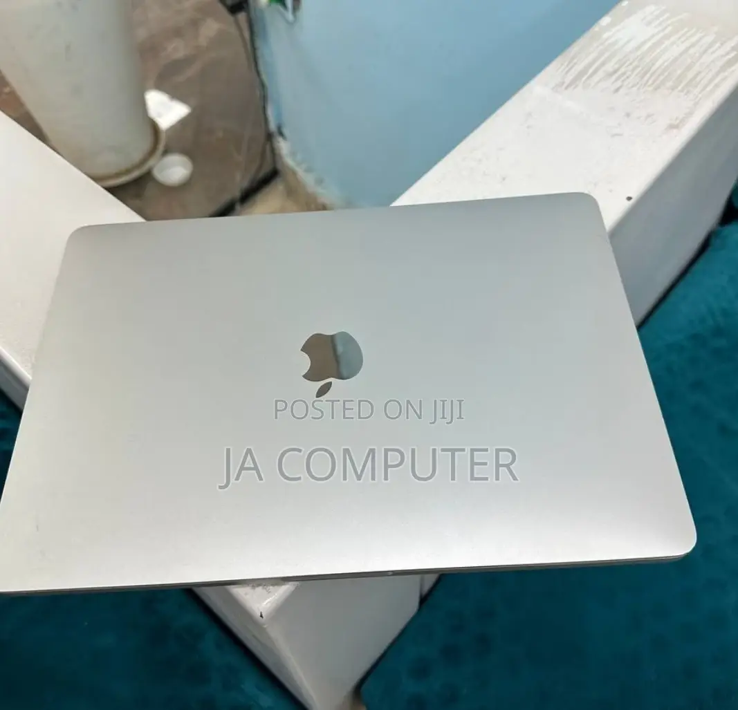 New Laptop Apple MacBook Pro 2018 16GB Intel Core I5 SSD 512GB