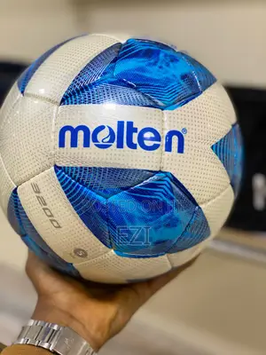 Photo - Molten 3200 Tubeless Football