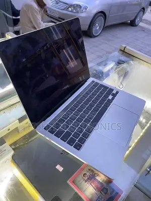New Laptop Apple MacBook Pro 2020 M1 8GB Apple M1 SSD 512GB