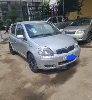 Toyota Vitz 2004 Silver