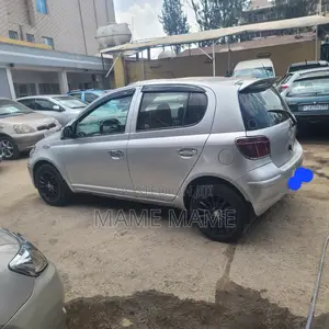 Toyota Vitz 2004 Silver