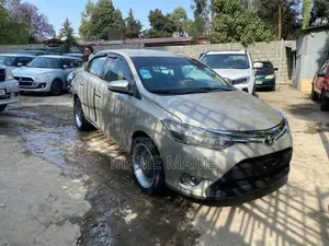 Toyota Yaris 2017 Silver